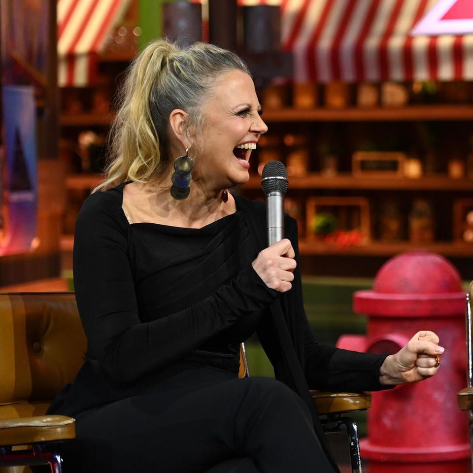 Andi MacDowell: Ihre grauen Haare sind der Star des Looks | BRIGITTE.de