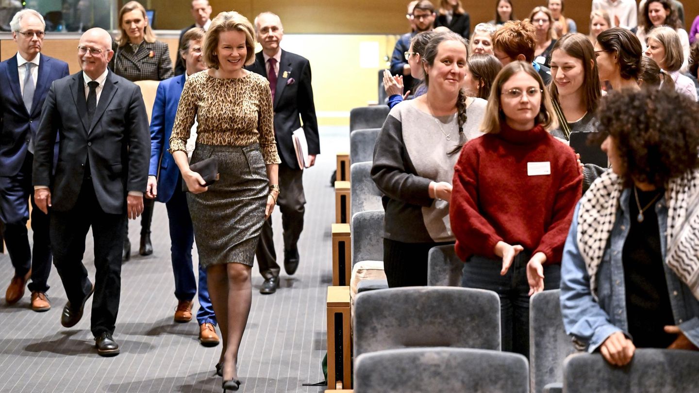 Echte-Stylek-niginnen-Ihr-Jungbrunnen-Trick-eignet-sich-hervorragend-f-r-modebewusste-Frauen-50