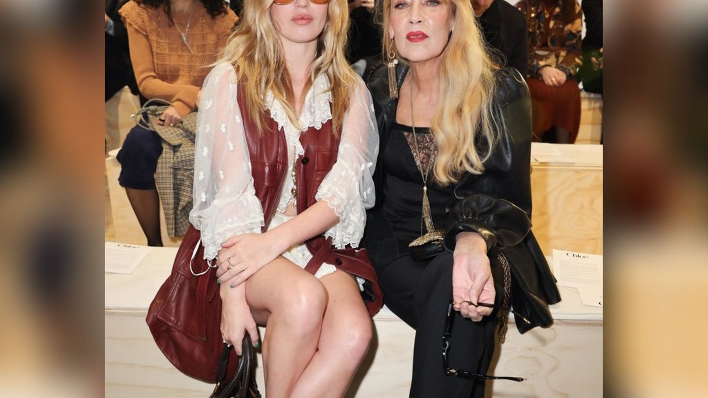 Jerry Hall und Tochter Georgia May Jagger: Stylisches Duo bei der Pariser Fashion Week