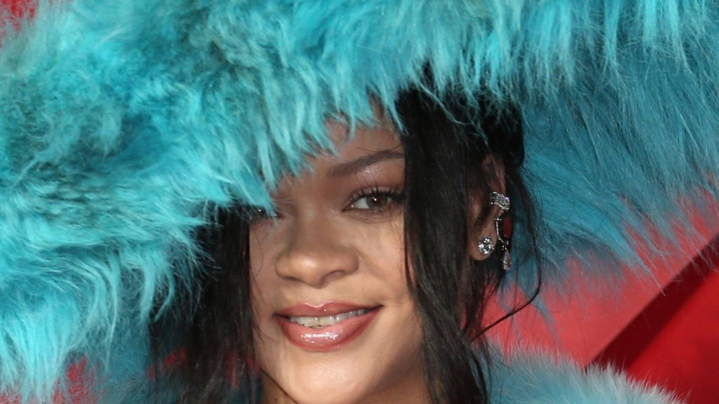 Rihanna zeigt ungesehene Babyfotos: Sie bekam ihre Babys mit Sonnenbrille und Perlenkette