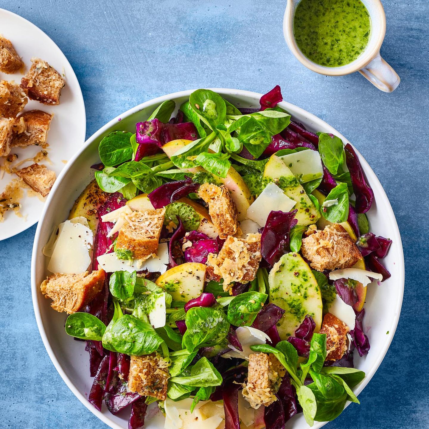 Red cabbage and apple salad with cheese croutons