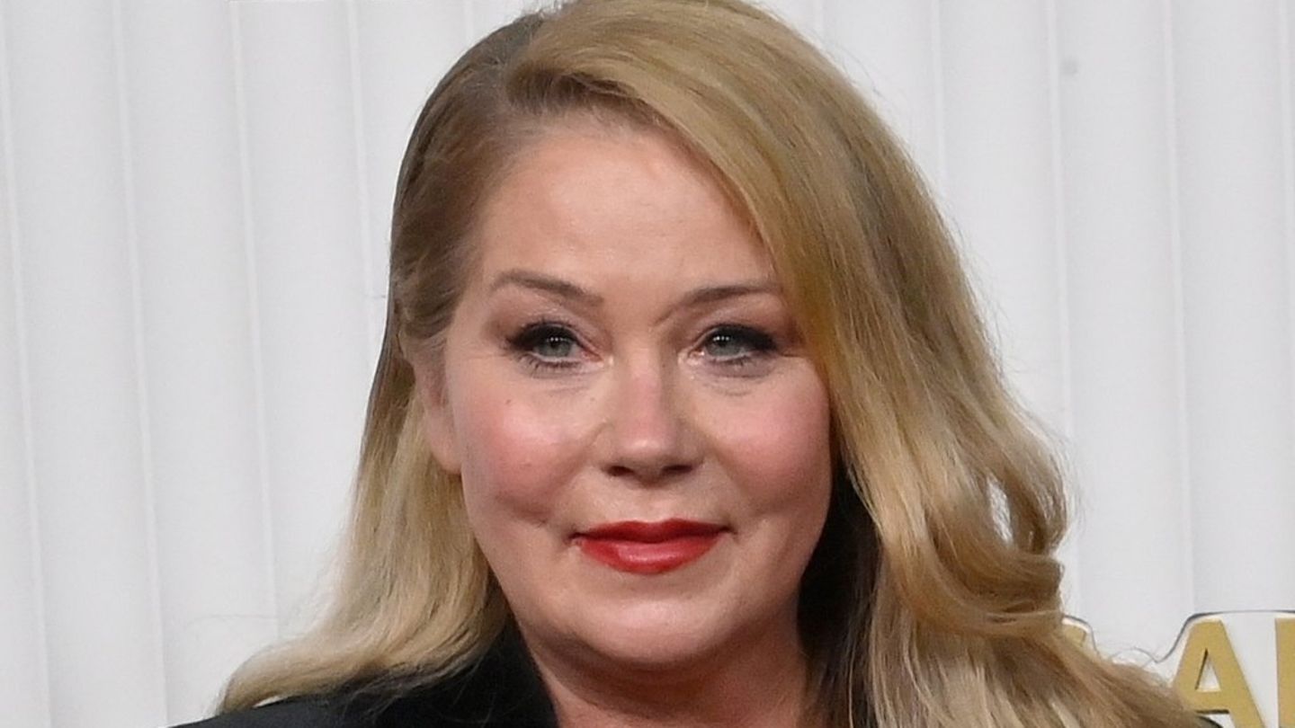 Christina Applegate über MS-Kampf: Sie teilt unfassbare Qualen beim Toilettengang