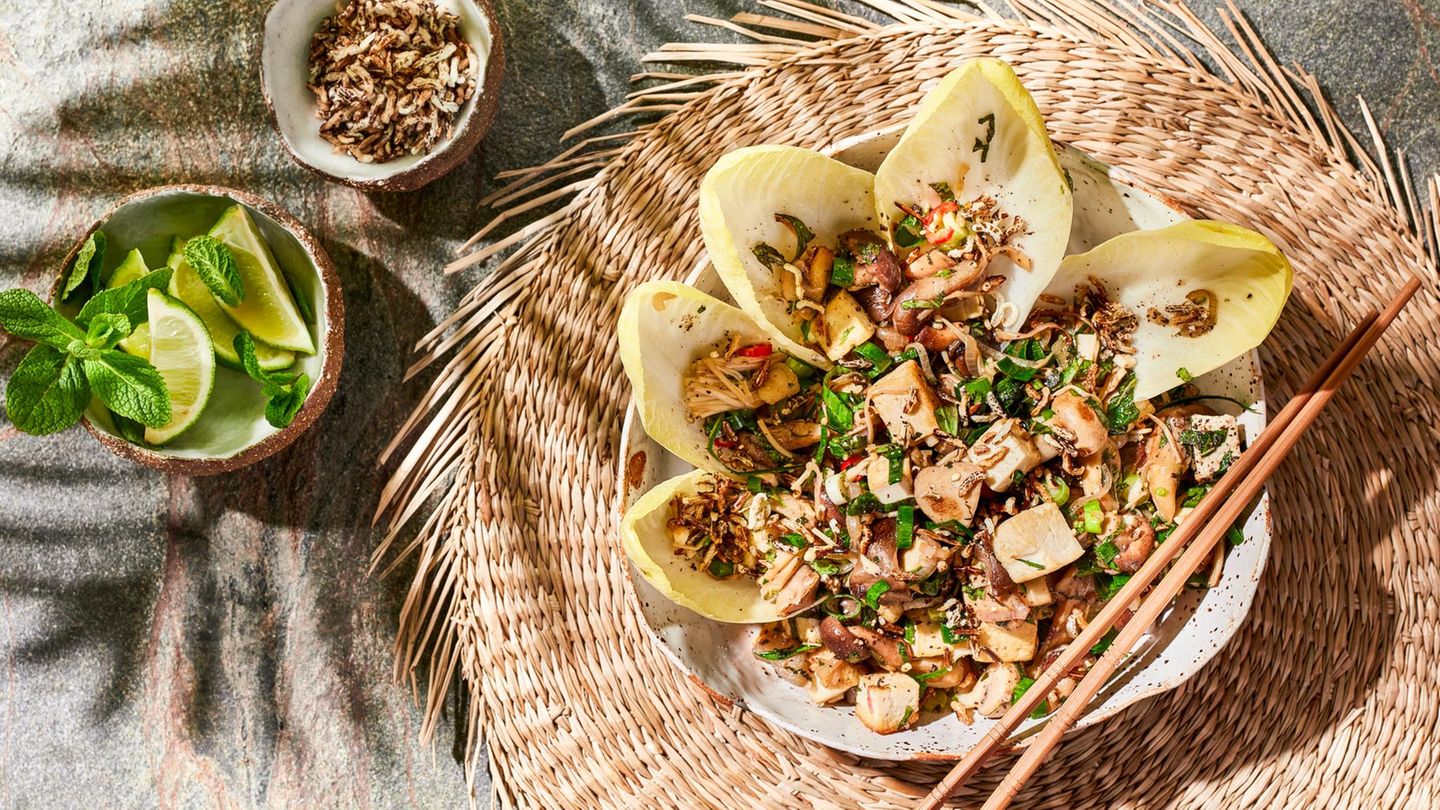 Laap – Laotischer Salat mit Tofu und Pilzen | BRIGITTE.de