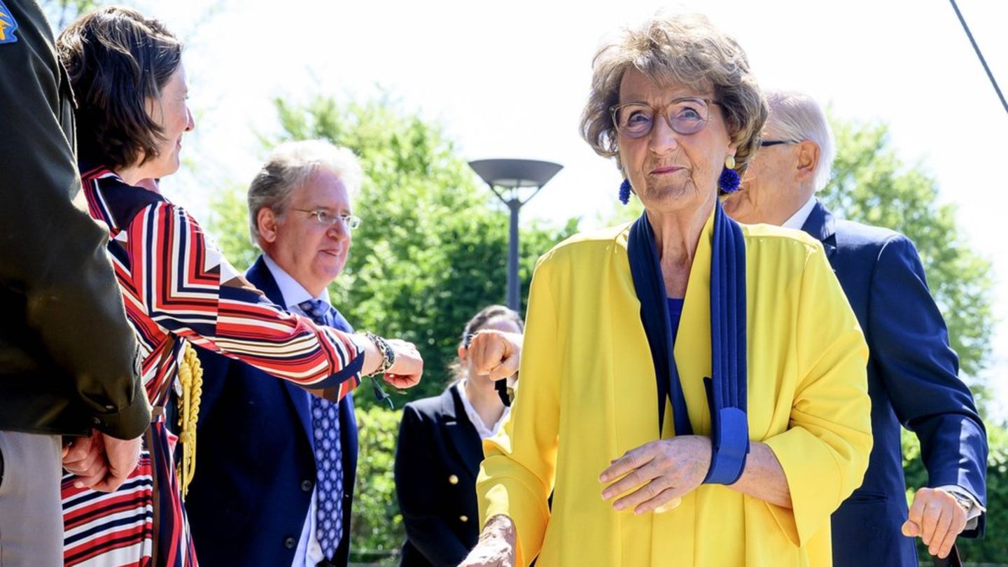 Nach Sturz auf Eisbahn: Prinzessin Margriet absolviert Termin mit Armschlinge