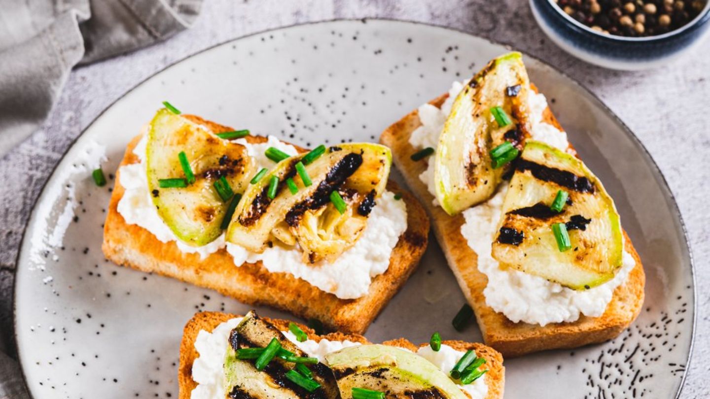 Klassiker mit frischem Twist: Mediterrane Bruschetta mit Zucchini und Ricotta