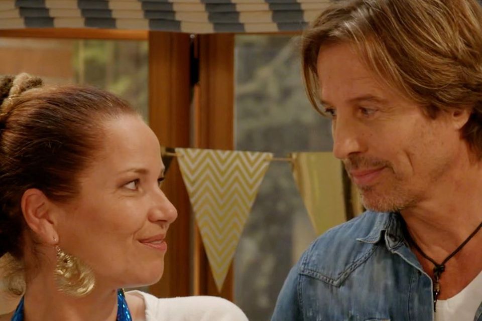 "Rote Rosen": Tina und Ben sind geschieden und feiern auf ihrer Scheidungsparty das Ende ihrer Ehe.