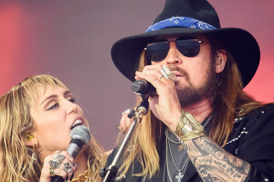 Miley Cyrus und ihr Vater Billy Ray bei einem gemeinsamen Auftritt.