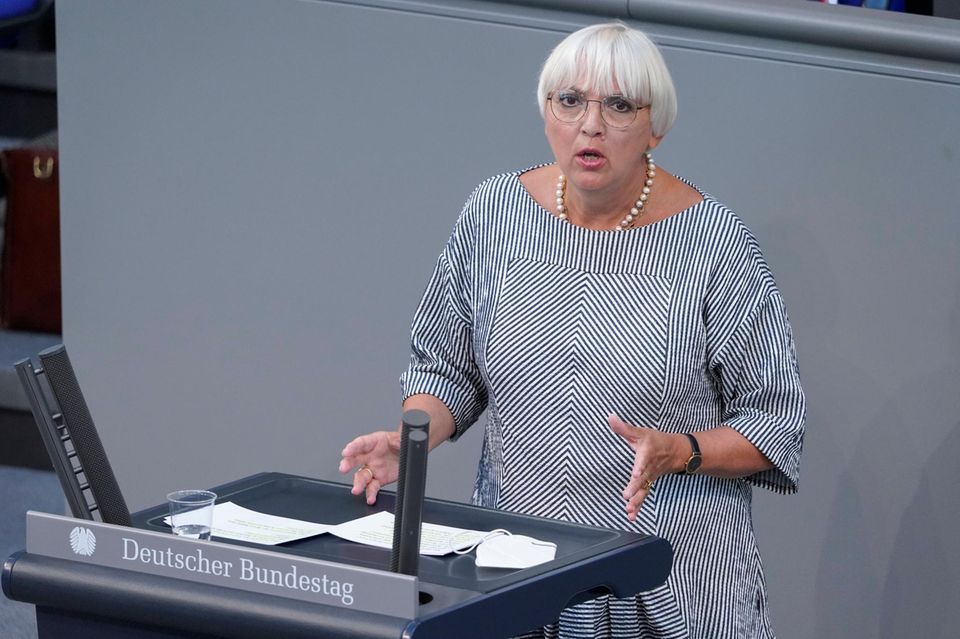 Claudia Roth: Ein Blick zurück auf ihre bunte Politik-Laufbahn ...