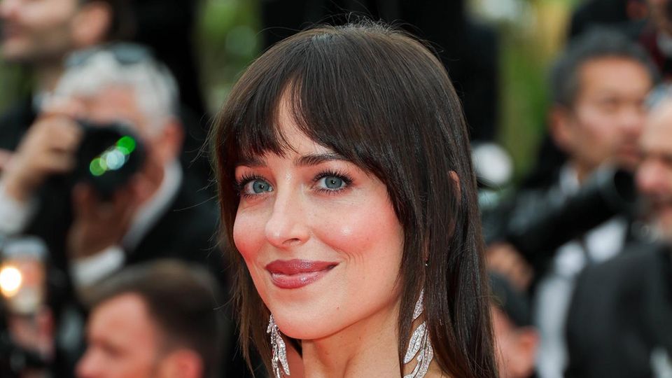 Dakota Johnson mit Letterbox Bangs