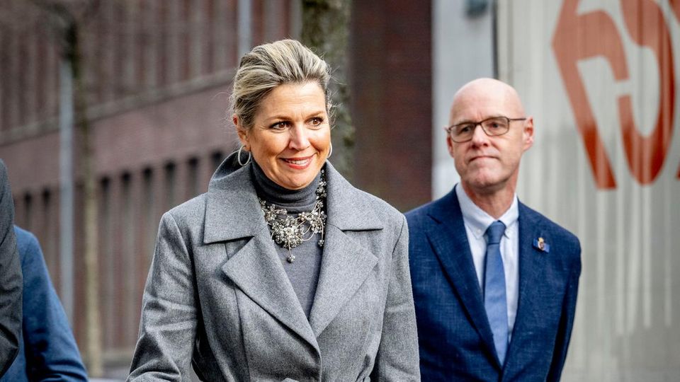 Königin Máxima brilliert mit Halskette in Form eines Blütenkranzes im Januar 2025.