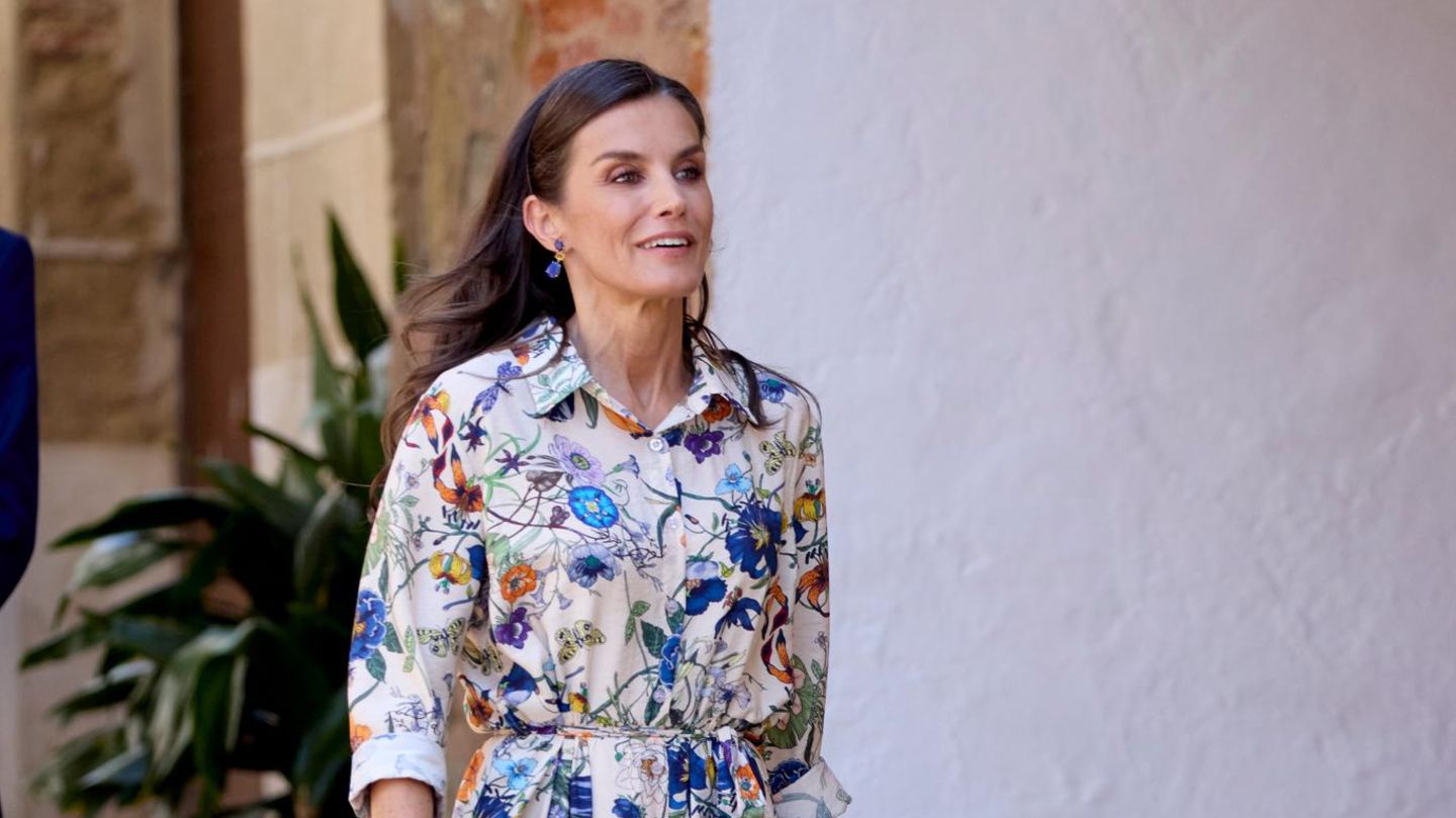 Royale-Fashionistas-Diesem-Sommerschuh-bleibt-sie-treu-auch-wenn-der-Trend-vorbei-ist