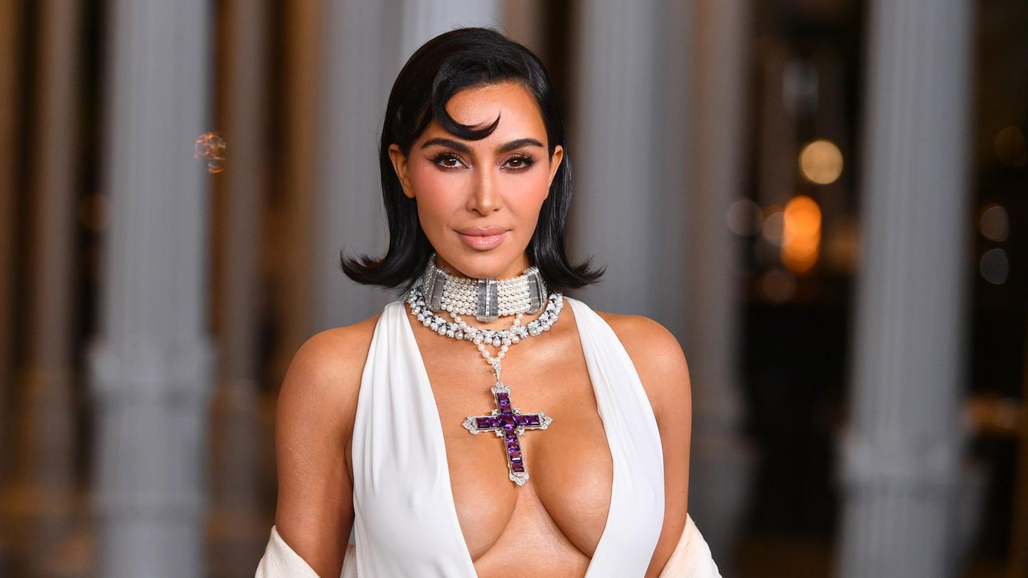 Kontroverse-um-Kim-Kardashians-Nippel-BH-F-r-76-Euro-kann-man-sich-die-vermeintlich-perfekten-Br-ste-kaufen-