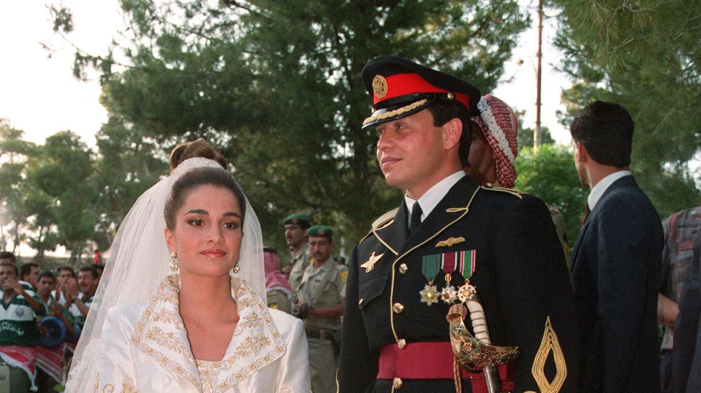 Brautmode-der-Royals-In-diesem-Wow-Look-schritt-sie-vor-32-Jahren-vor-den-Altar