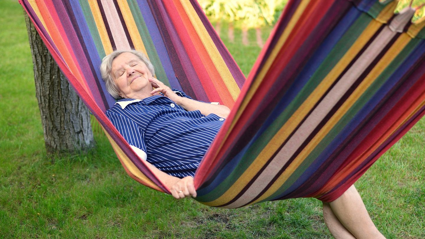 Mutig-und-gesund-Meine-88-j-hrige-Oma-schl-ft-st-ndig-drau-en-