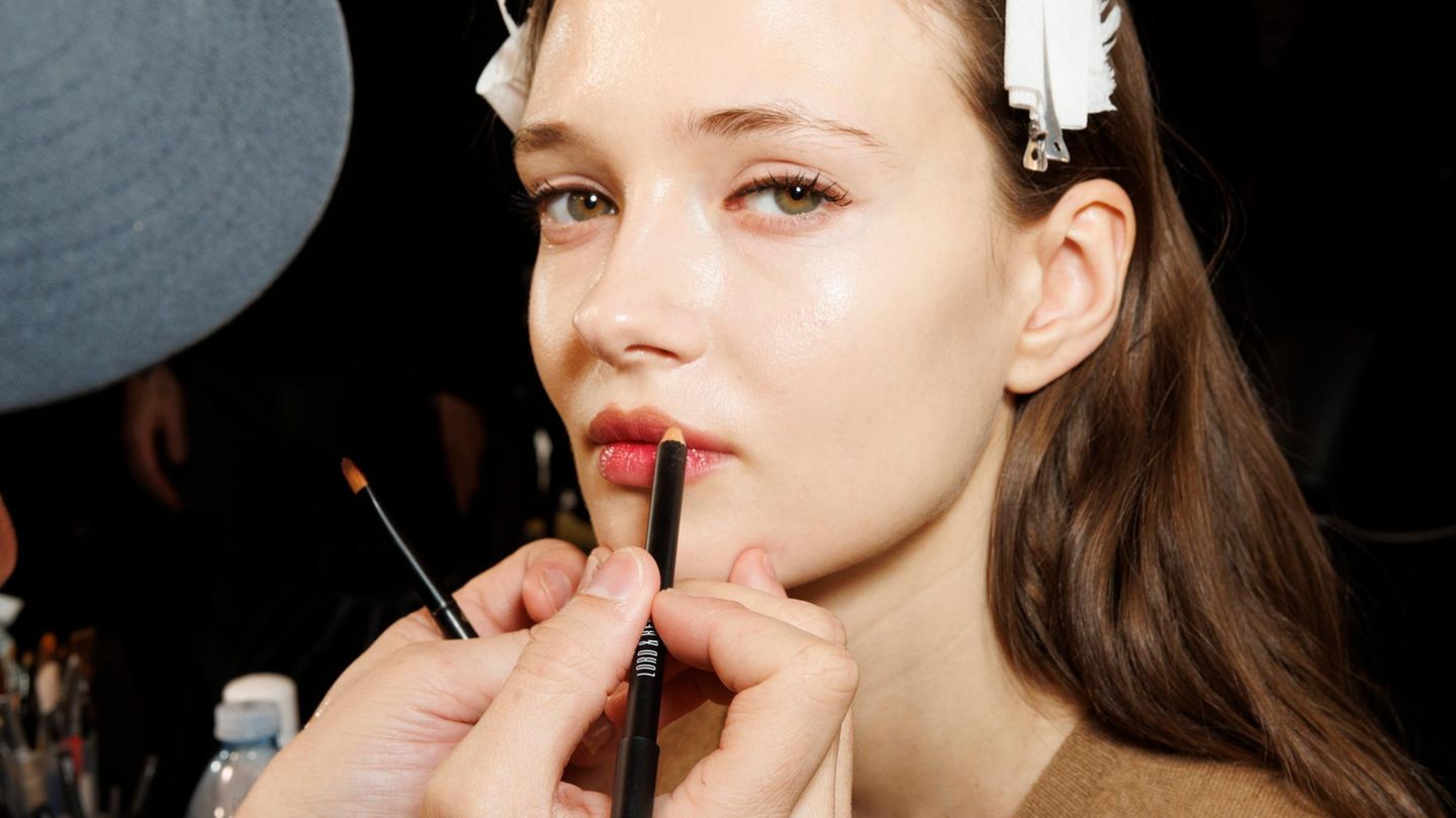 Lippen-schminken-Make-up-Artistin-verr-t-goldene-Regeln-f-r-den-perfekten-Kussmund