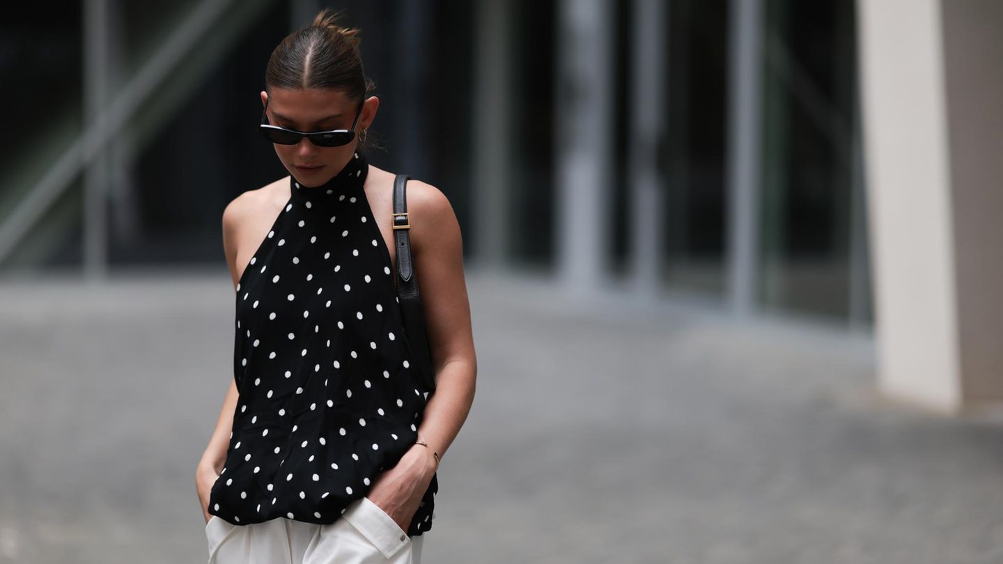 Sommer-Must-haves-Das-It-Piece-der-2000er-feiert-Comeback-und-so-tragen-wir-es-jetzt