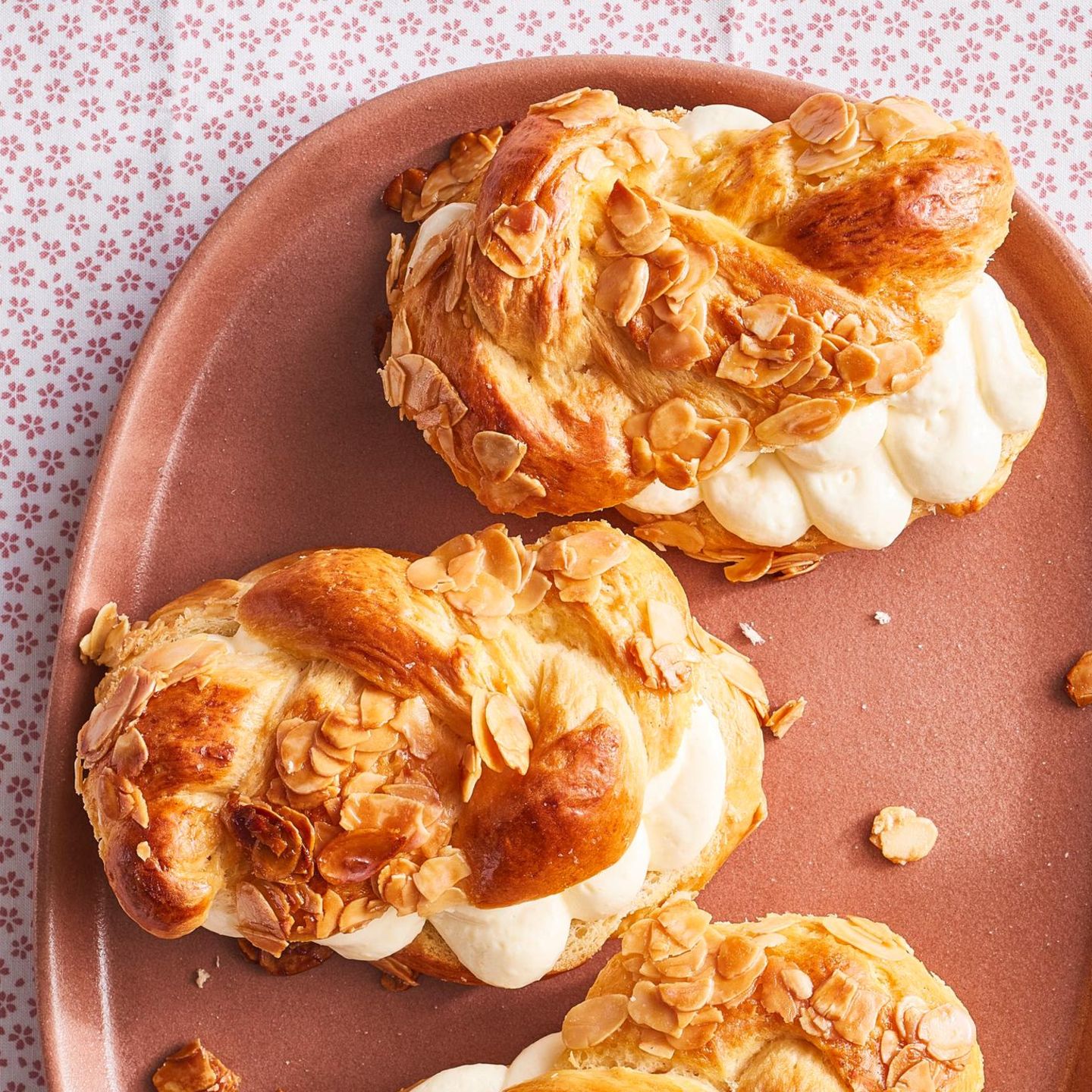 Bienenstich-Hefezöpfe