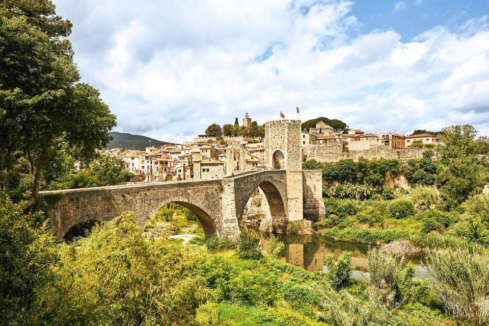 The medieval town of Besalú with its famous bridge over the river Fluvia.