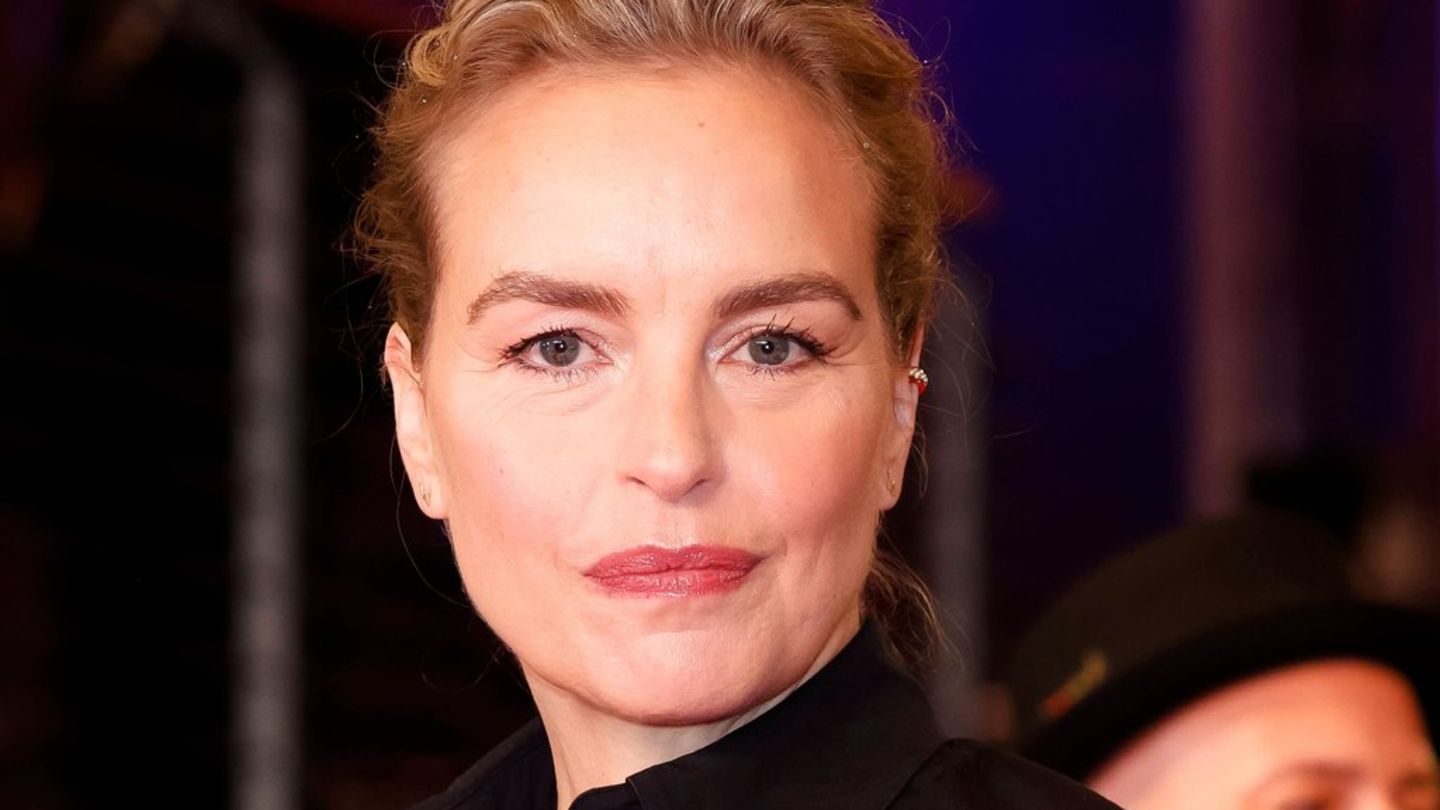 Interview-mit-Nina-Hoss-zu-Zikaden-Wieso-sie-keine-Angst-mehr-vor-dem-Tod-hat
