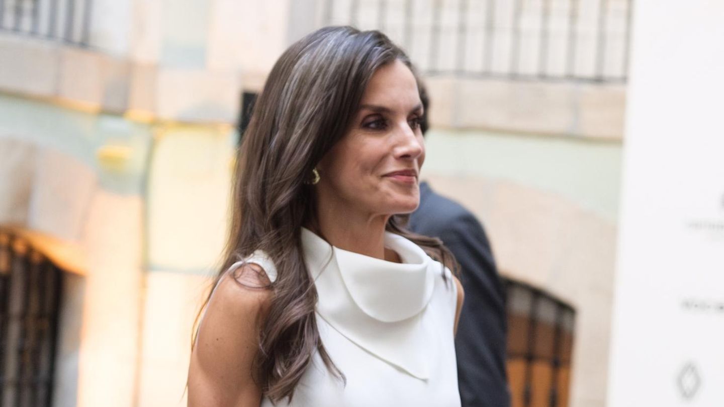 Nat-rlich-grau-K-nigin-Letizia-zeigt-wie-aufregend-der-bergang-zu-grauem-Haar-sein-kann