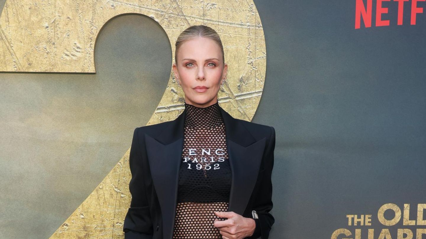 Red-Carpet-Looks-2025-Ohne-Hose-daf-r-mit-ganz-viel-Power-