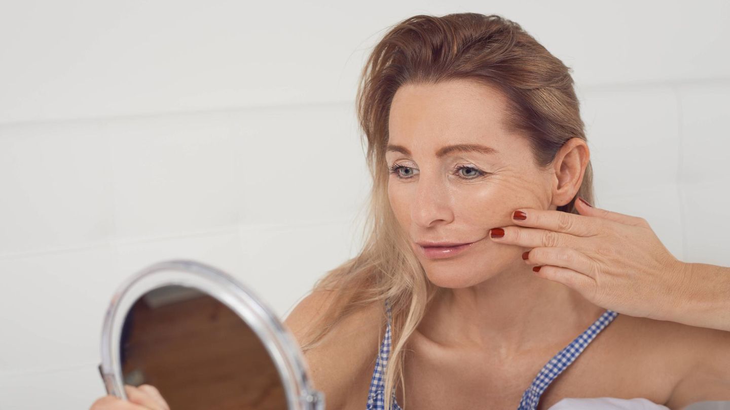 Make-Up-mit-Falten-Mit-nur-einem-Produkt-Lippenfalten-sofort-reduzieren