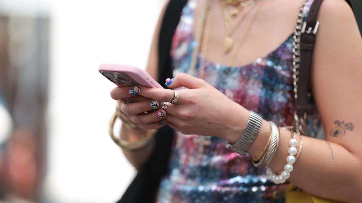 Welcher-Schmuck-steht-mir-Gold-Silber-oder-doch-Ros-gold-So-findest-du-deinen-perfekten-Metallton