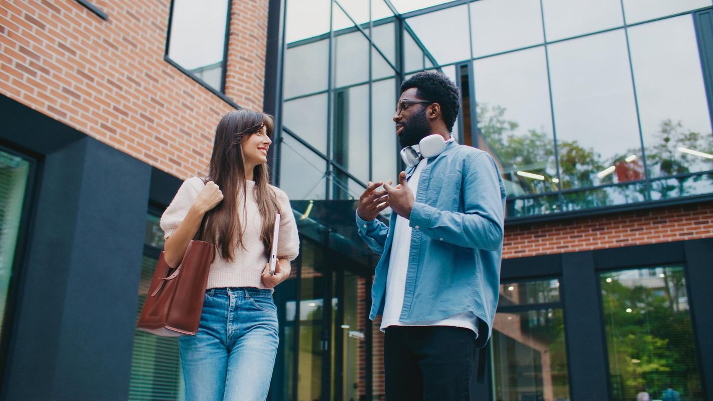 Walking-Meetings-Warum-wir-unsere-Arbeit-am-besten-beim-Spazieren-erledigen