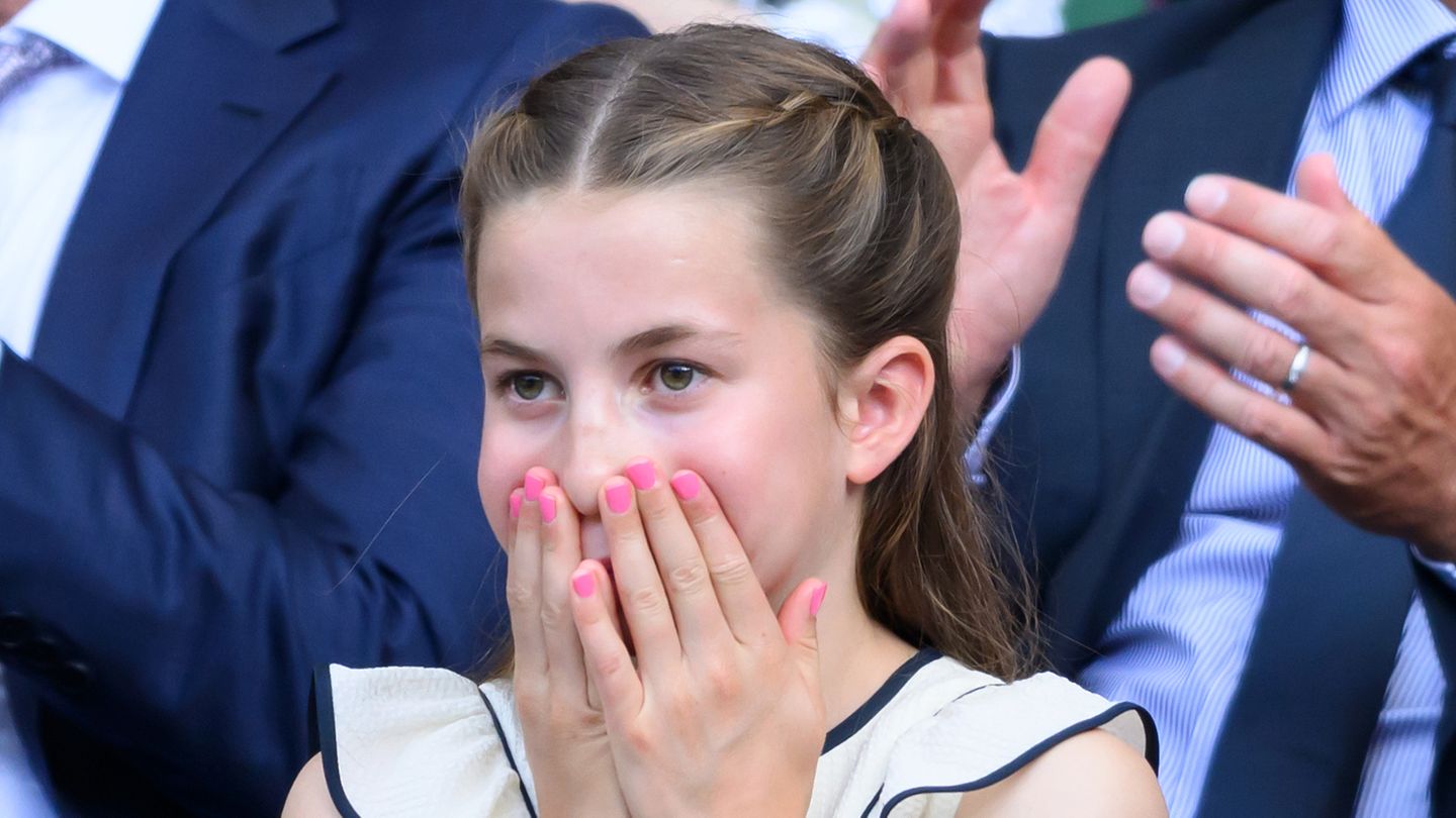 Von-klassisch-bis-Stiletto-Nails-Die-Manik-re-Trends-der-Stars-und-Royals