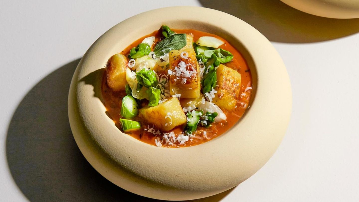 Kartoffel-Gnocchi mit Spargel-Tomaten-Sugo | BRIGITTE.de