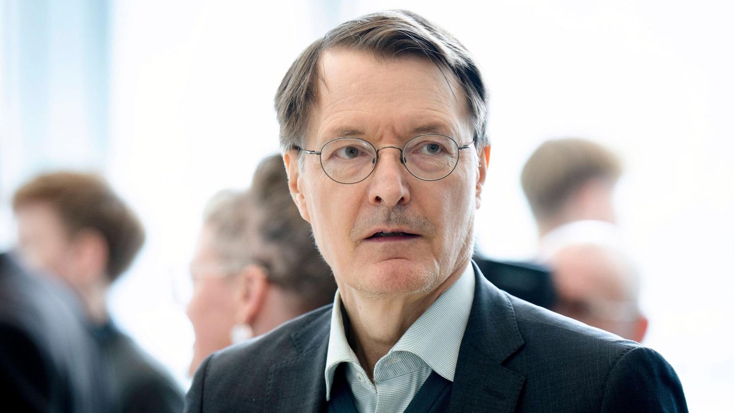 Karl-Lauterbach-Oft-hie-es-die-Frauen-bildeten-sich-die-Erkrankung-nur-ein-