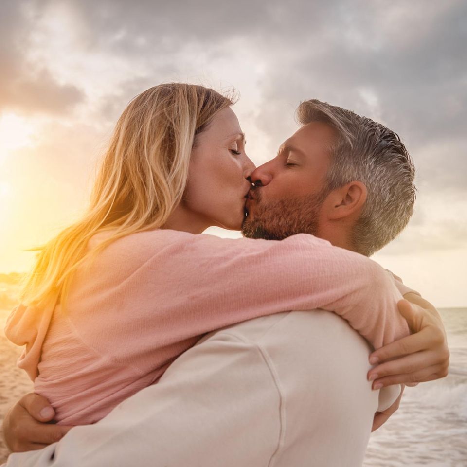 Im Video verraten wir, welchen drei Sternzeichen jetzt eine besonders romantische Zeit bevorsteht.