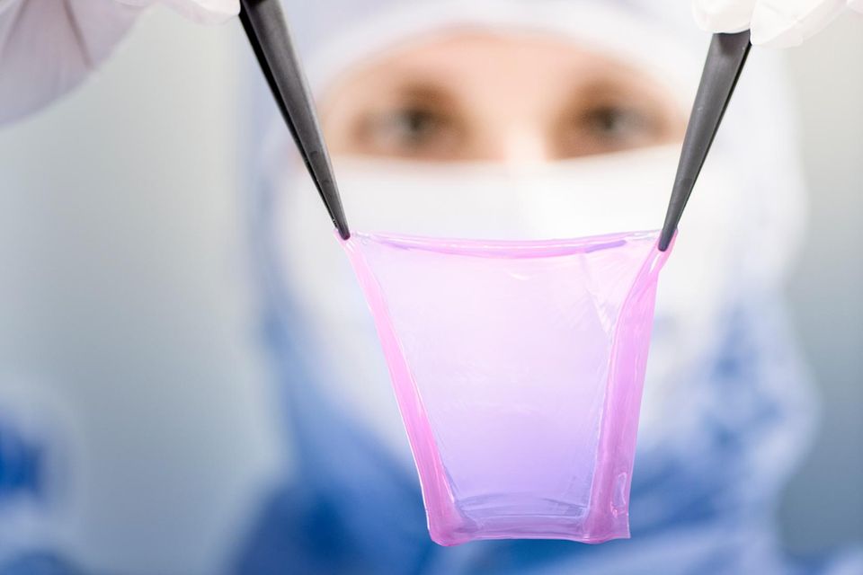 Delicate yet very resilient: skin transplant from the laboratory