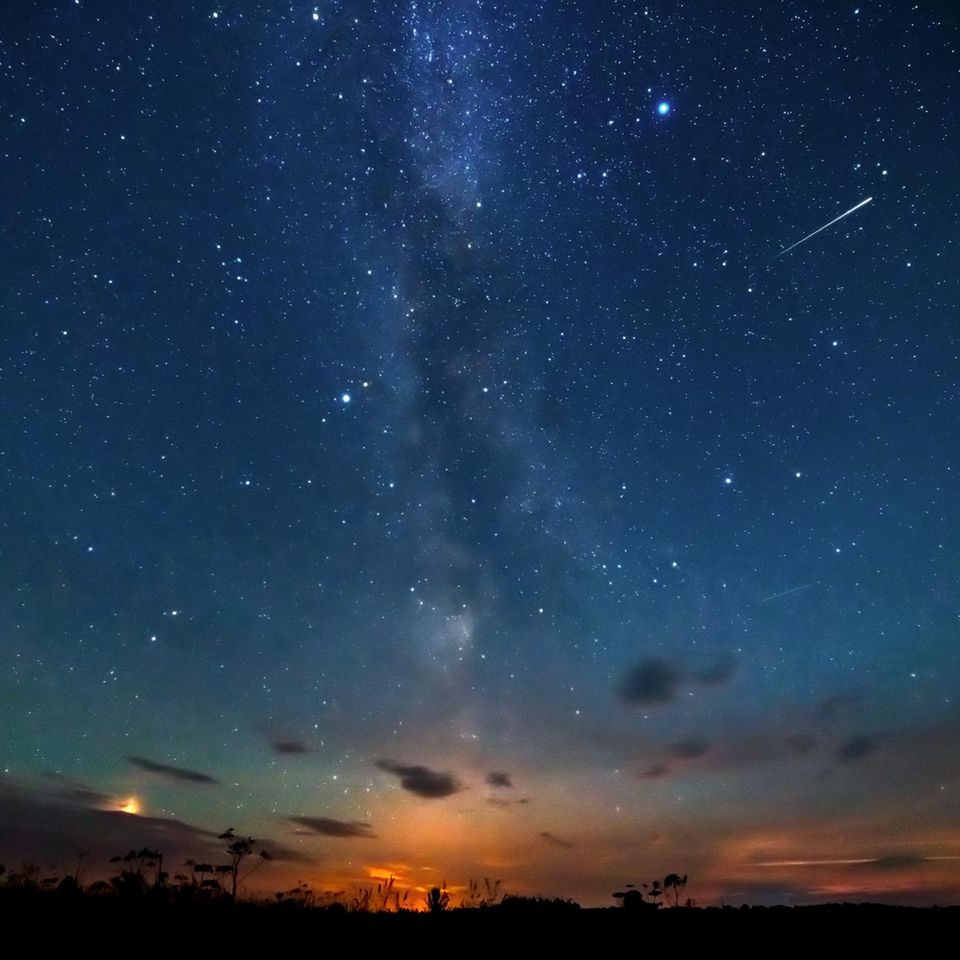 Wochen-Horoskop ab 18.8.: Sternenhimmel bei Nacht