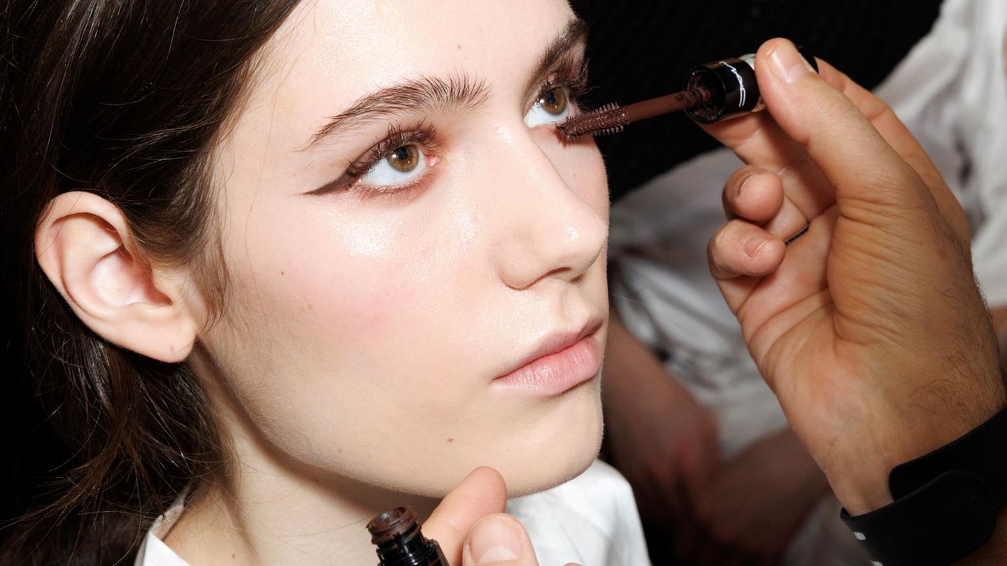 Wasserfeste-Mascara-Die-36-besten-Wimperntuschen-mit-Langzeit-Halt