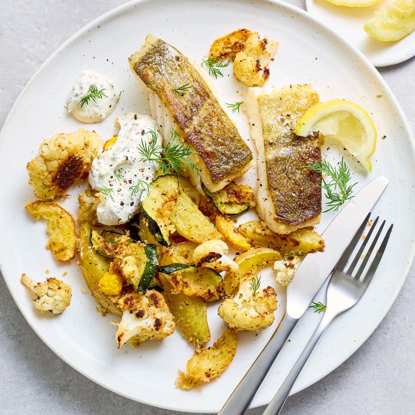 Kabeljau mit Ofengemüse und Senfschmand