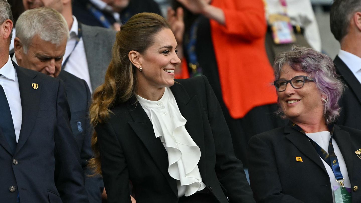 catherine-princess-of-wales-sie-macht-diesen-80s-trend-wieder-modern-so-tragen-wir-jetzt-volants