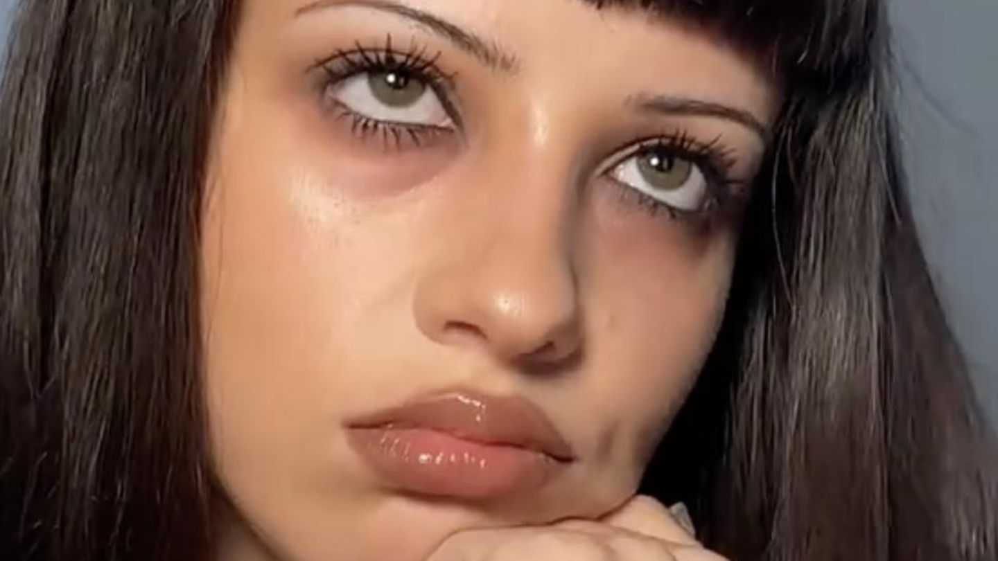 Aktuelle-TikTok-Trends-Warum-sich-absichtlich-m-de-schminken-derzeit-voll-im-Trend-ist