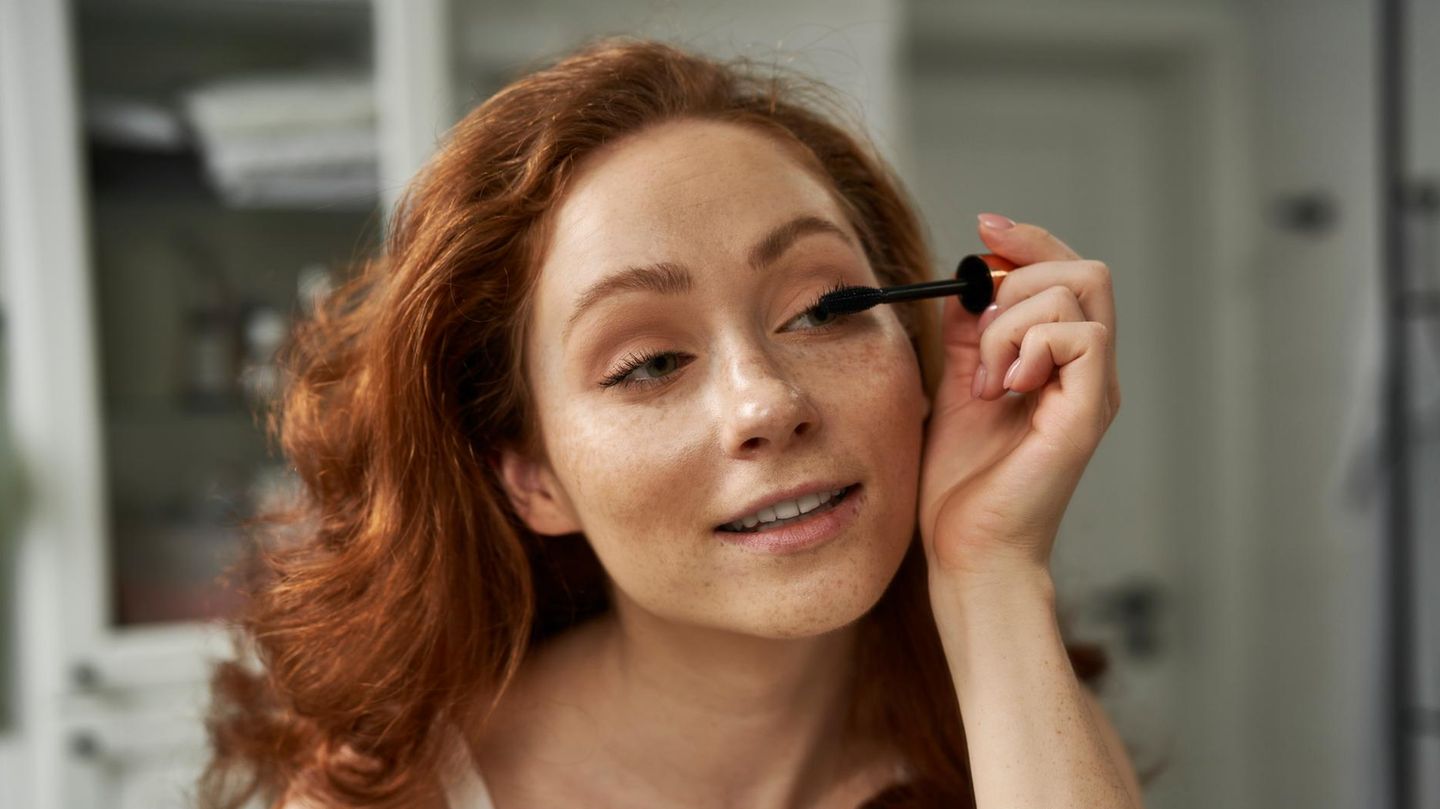 Mascara-Hack-Der-einfachste-Weg-zu-einem-perfekt-getuschten-unteren-Wimpernkranz