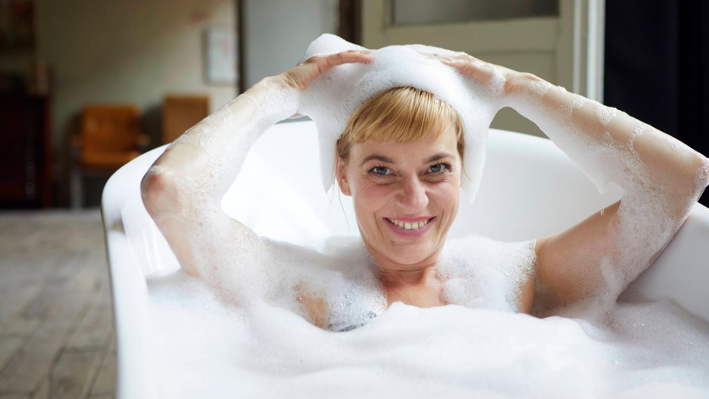 beauty-no-go-warum-du-deine-haare-niemals-in-der-badewanne-waschen-solltest