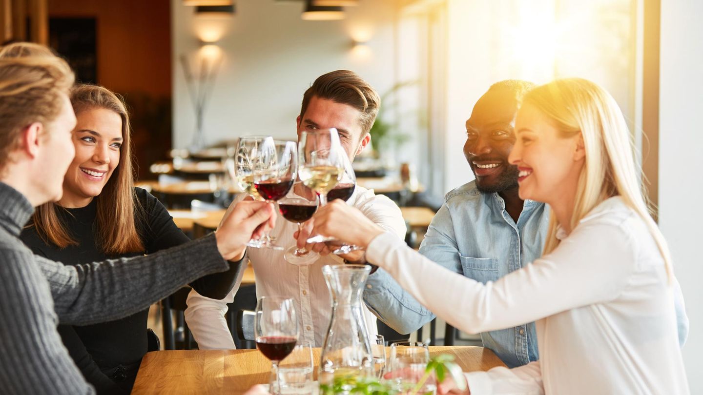 Freundschaft-und-Geld-Friendflation-Wenn-Freundschaft-zu-teuer-wird-und-wie-du-lernst-Grenzen-zu-setzen