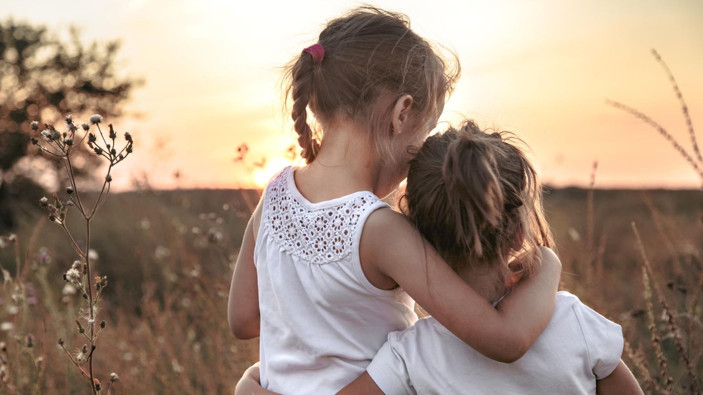 Schwesternschaft-zwischen-Generationen-Warum-wir-mehr-Freundschaften-mit-Altersunterschied-brauchen