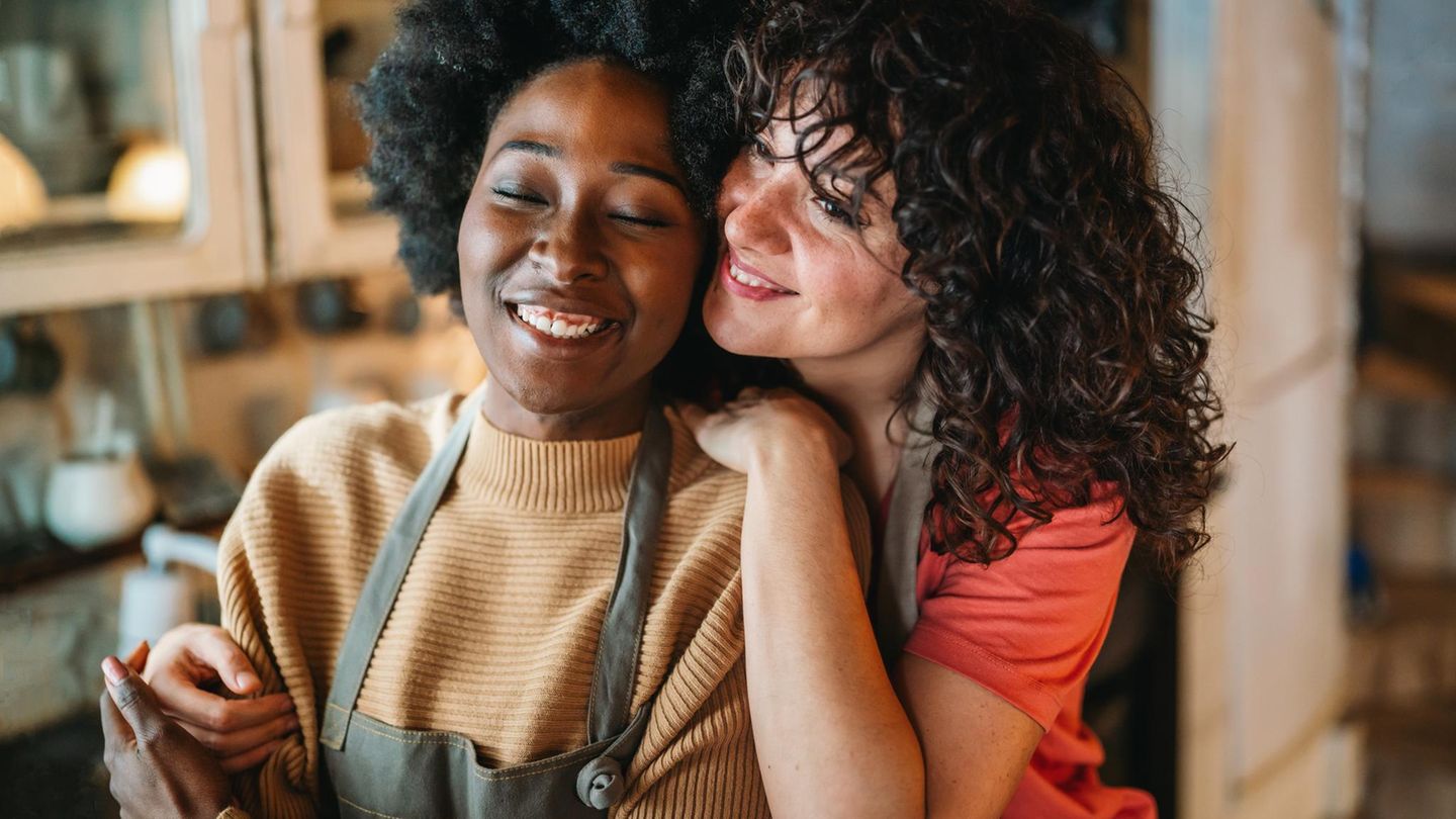 Vier-acht-oder-zw-lf-So-viele-Umarmungen-brauchen-wir-t-glich-damit-es-uns-gutgeht