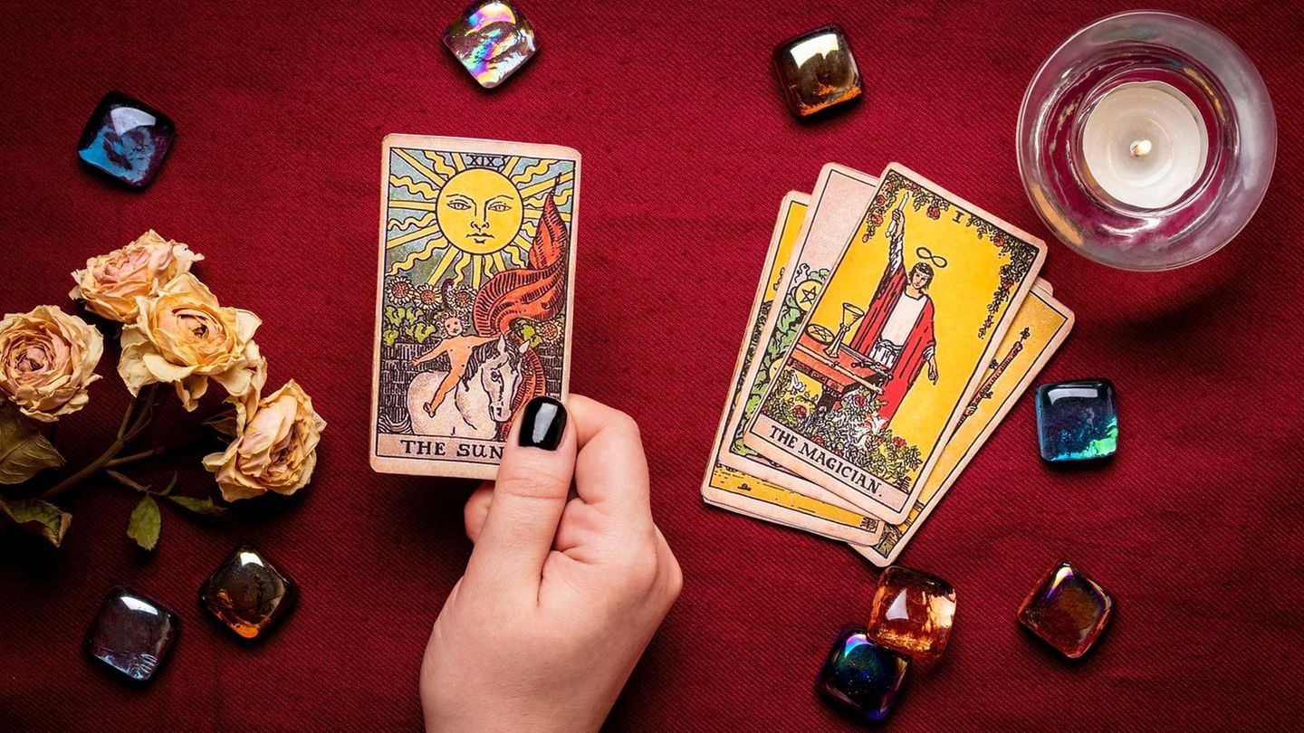 Laut-Tarotkarten-Diese-3-Sternzeichen-erwartet-im-November-eine-schicksalhafte-Begegnung