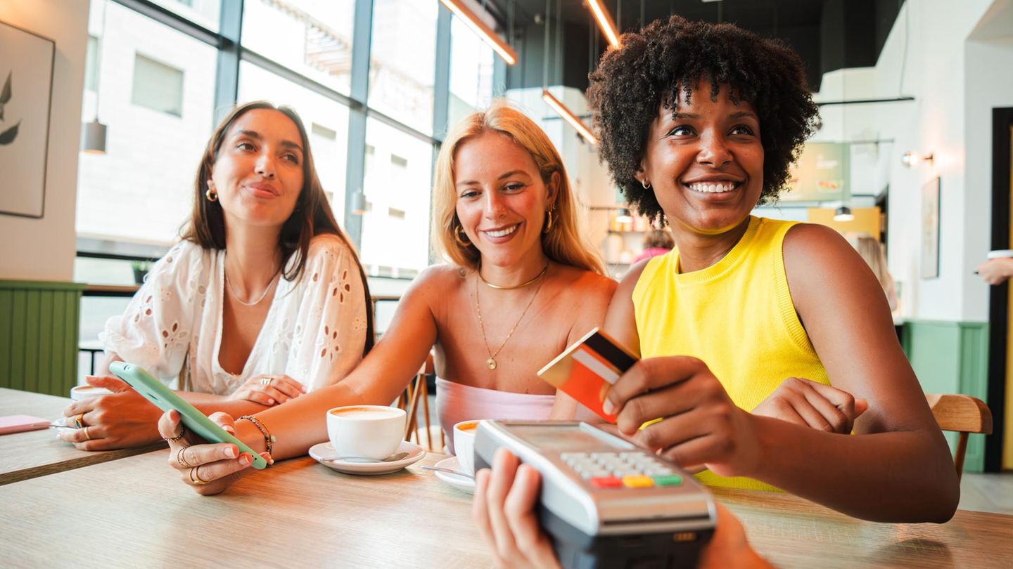 Geld-unter-Freundinnen-Wieso-Frauen-ihre-Finanzen-immer-h-ufiger-teilen