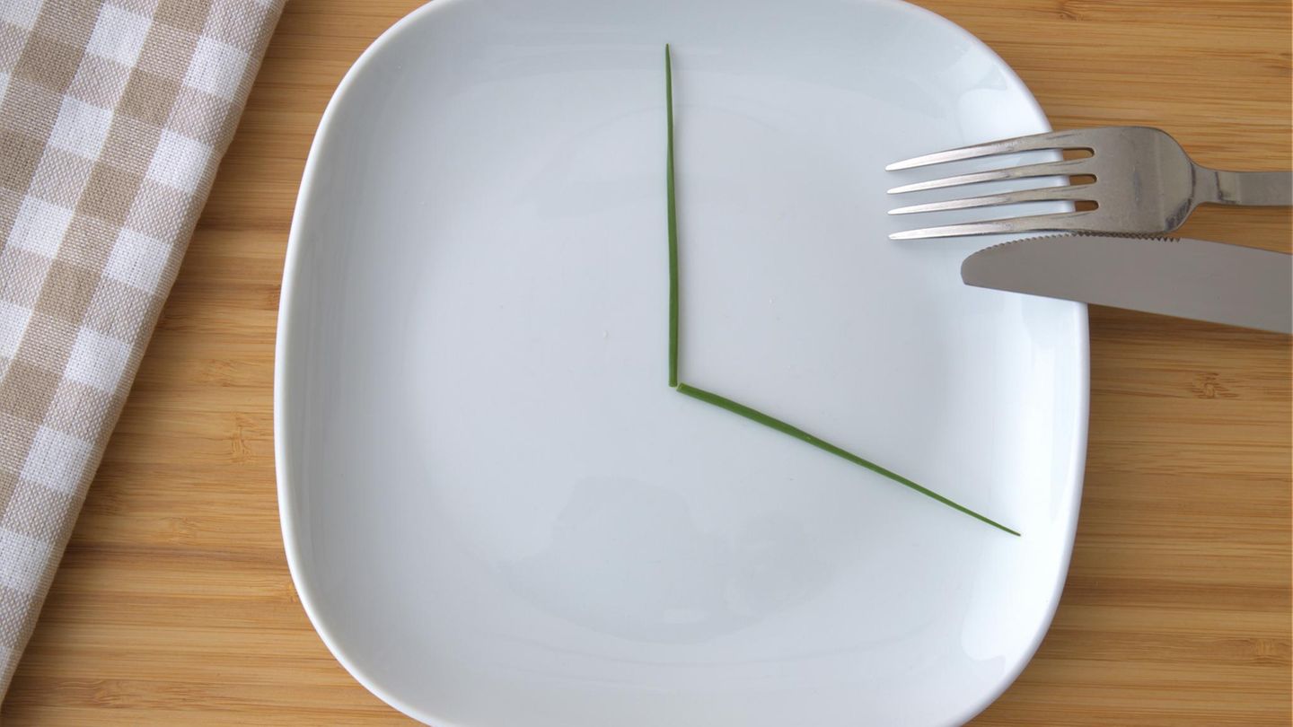 Nachteile-bei-Frauen-entdeckt-Was-die-Essenspausen-bei-Frauen-bewirken-und-was-nicht