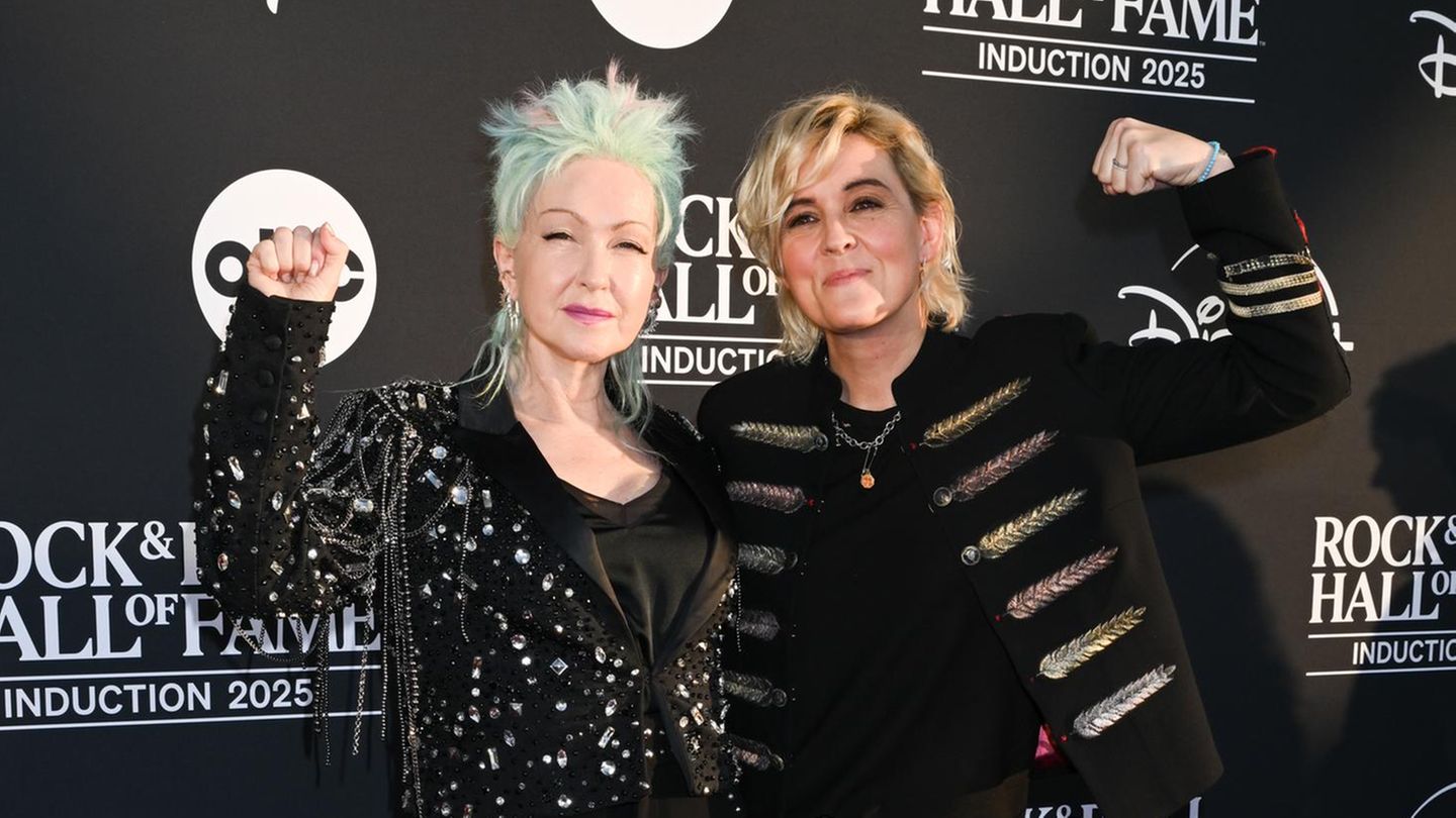 Red-Carpet-Looks-2025-Mit-einem-modischen-Bang-geht-sie-in-die-Rock-Roll-Hall-of-Fame-ein