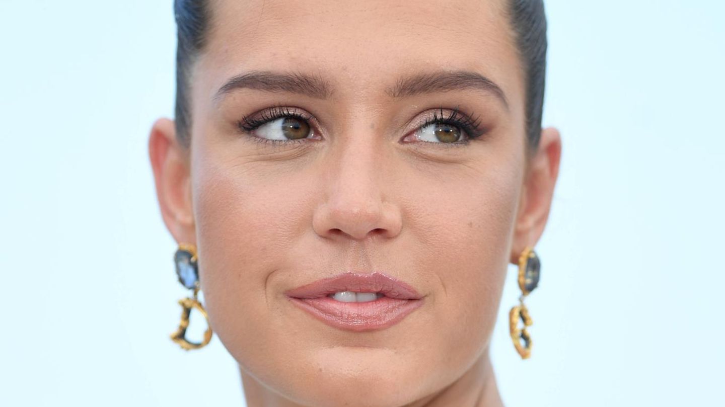 Kinostar-Ad-le-Exarchopoulos-im-Interview-Nach-einer-Geburt-ist-es-unglaublich-schwer-wieder-Fu-in-der-Berufswelt-zu-fassen-