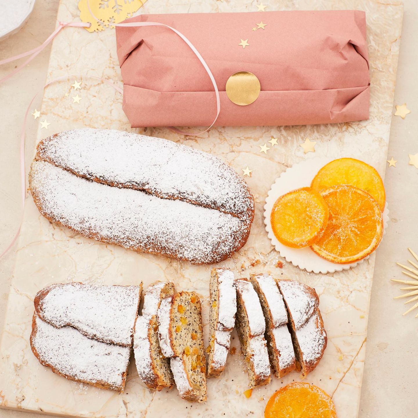 Mini-Hefestollen mit Mohn, Marzipan und kandierter Orange