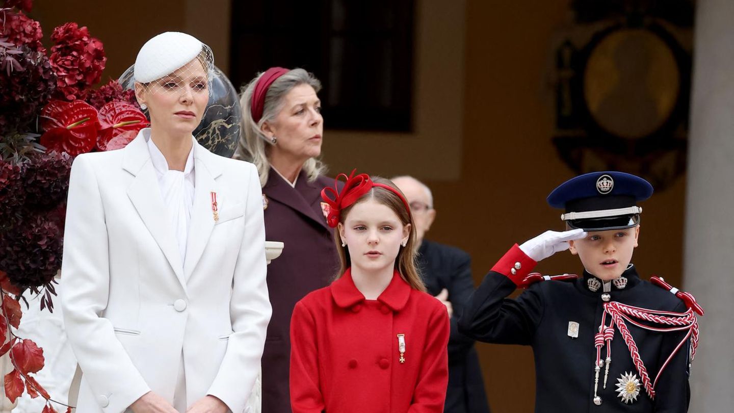 Echte-Stylek-niginnen-Moderner-Twist-So-geschickt-wird-sie-am-Nationalfeiertag-zum-Blickfang